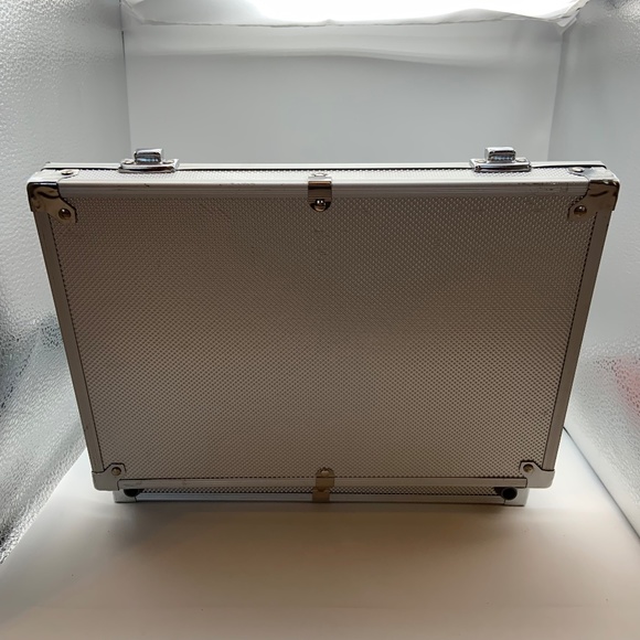 Premium Casino Style Poker Set Poker Chips, Cards, & More with Carrying Case - Picture 8 of 16